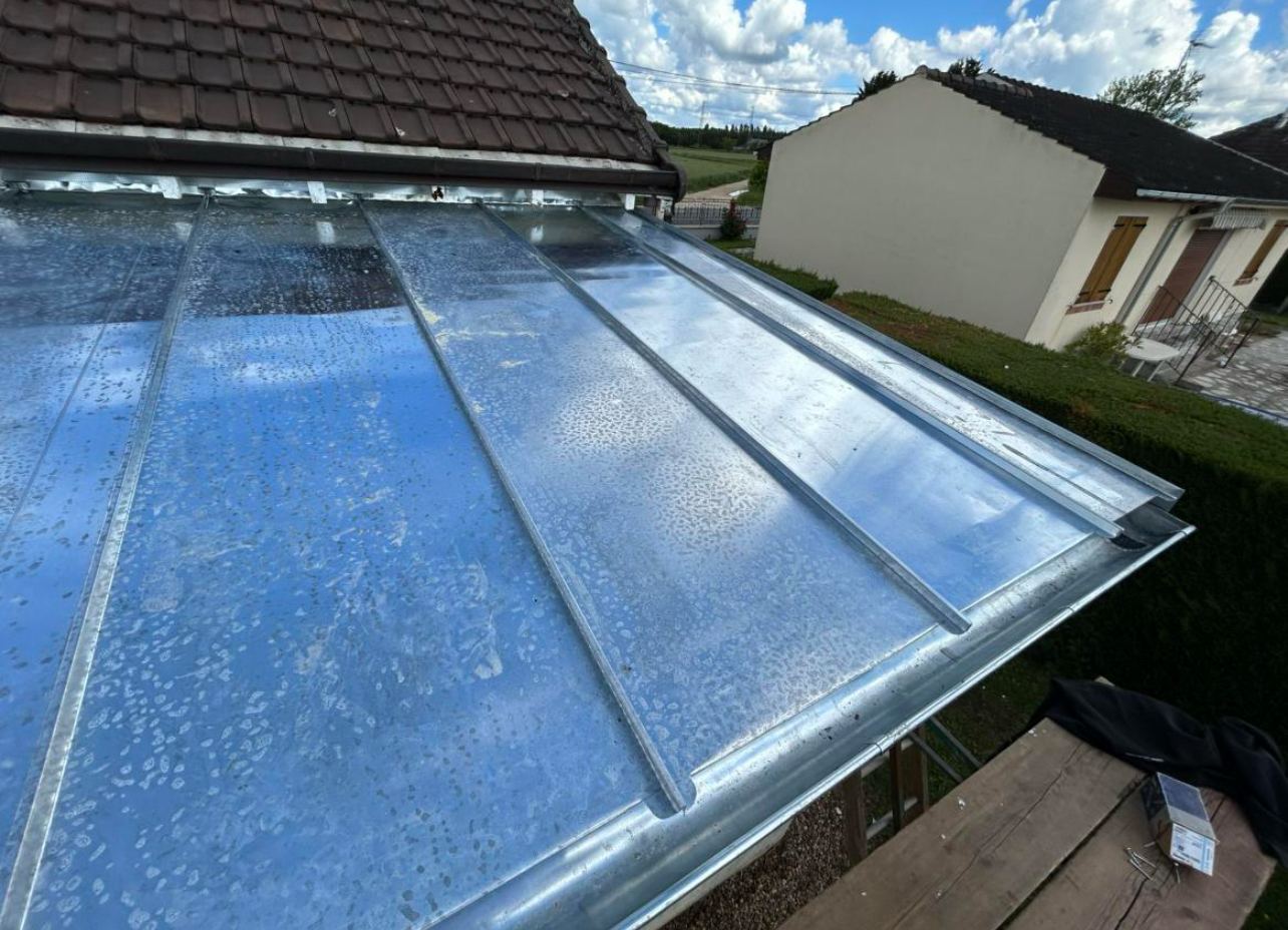 Verrière en zinc soudée sur toiture